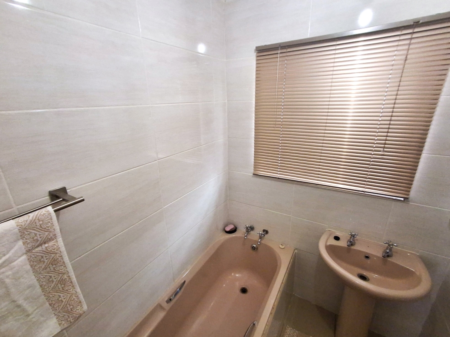 3 Bedroom Property for Sale in Tlhabane West North West